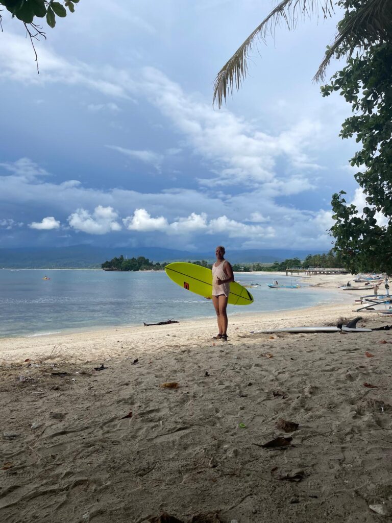 Krui surfing lesson